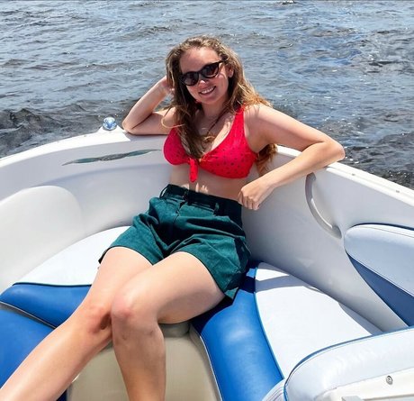 ASMR Darling joli modèle photo