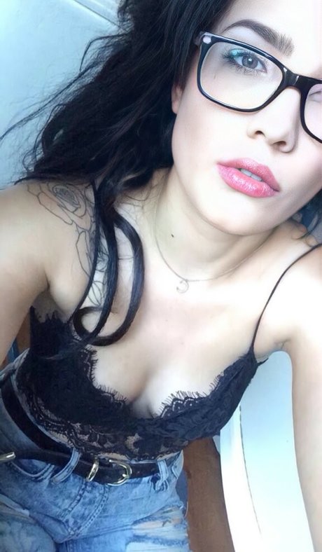 Halsey modèle nu collection