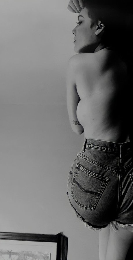 Halsey modèle pornographique img