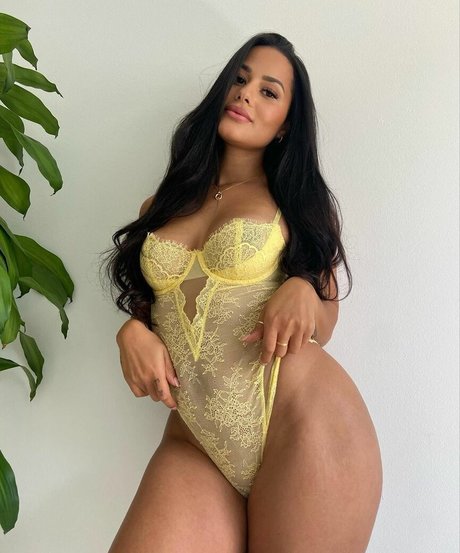 Katya Elise Henry haut modèle img