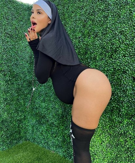 Katya Elise Henry modèle érotique galeries