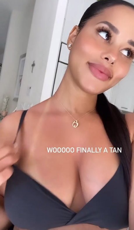 Katya Elise Henry modèle sympa collection