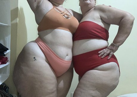 twinsmaison actrice chaude img