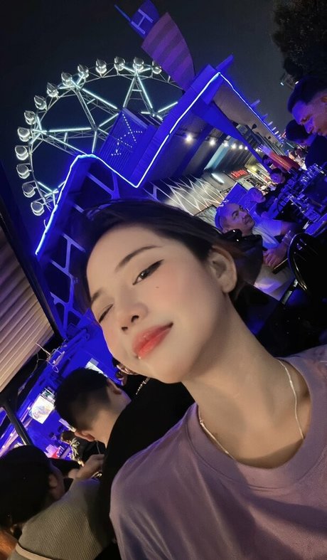 Risanomsyu modèle pornographique photos