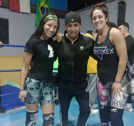 Bayley modèle nu collection