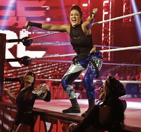 Bayley modèle érotique photo