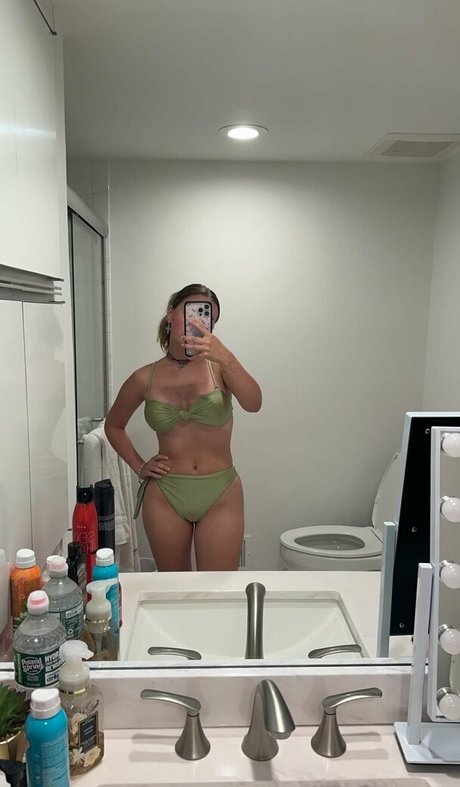 Alyssa Mckay modèle exclusif des photos