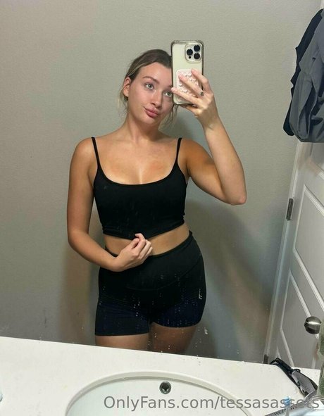 tessasassets étoile nue photo