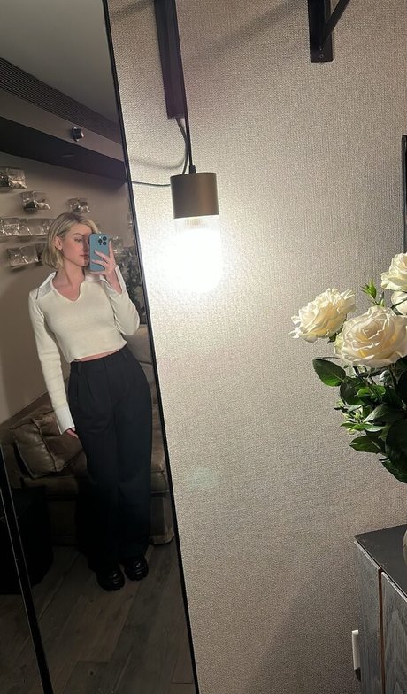 Lili Reinhart actrice de nus photo