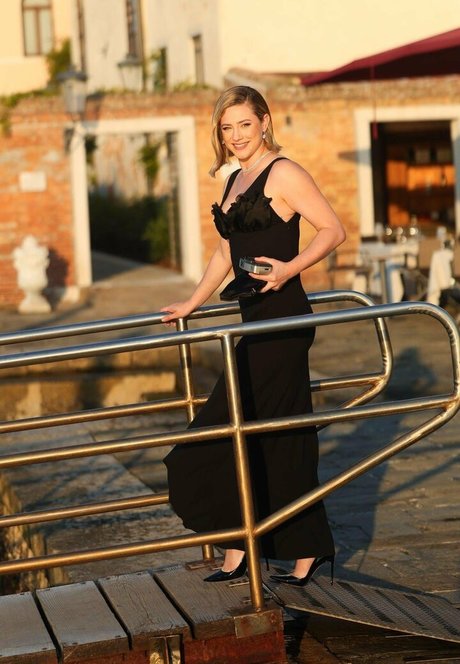 Lili Reinhart joli modèle image