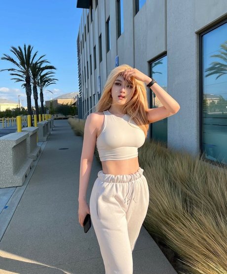 Allissa Shin joli modèle img