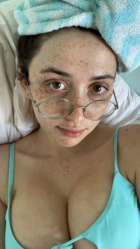 Anuhea Nihipali modèle érotique photos