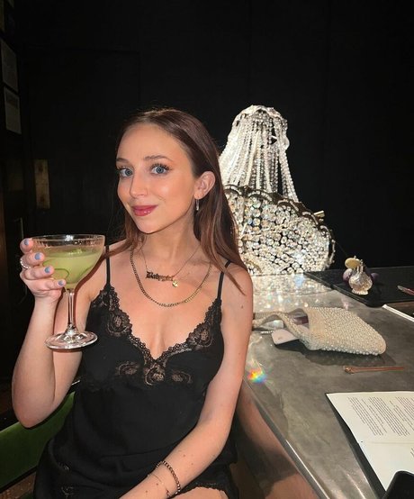 Ellie Schnitt actrice nue img