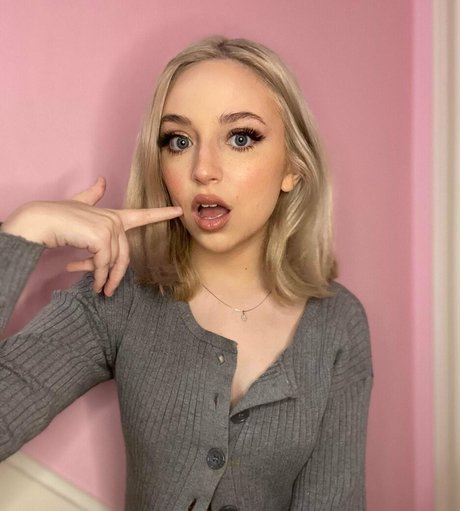 Ellie Schnitt star du porno adulte des photos