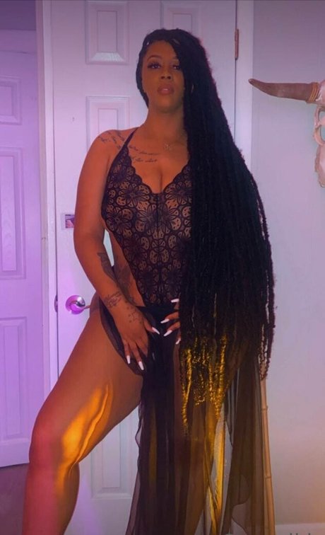 Nunu Nellz modèle sexy photos