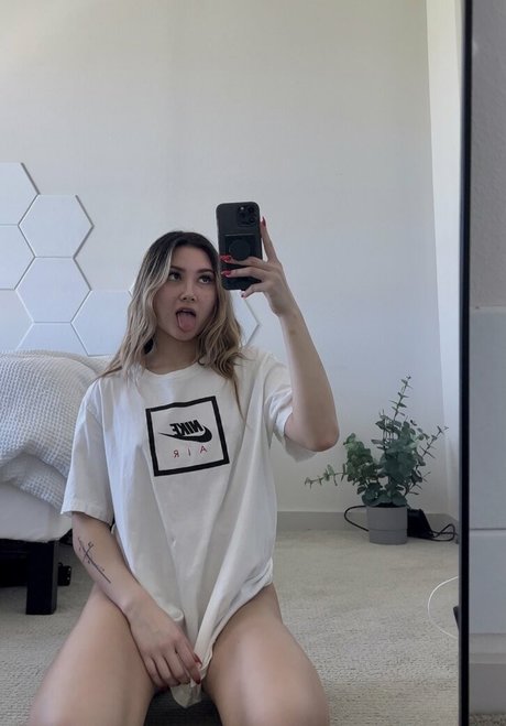 Leoniemontybtw actrice exclusive photo