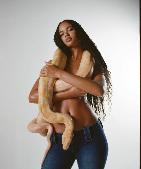 Juliana Nalu modèle xxx collection