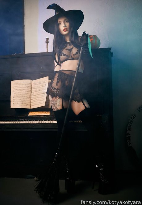 Katya Kotaro meilleure star du porno archive