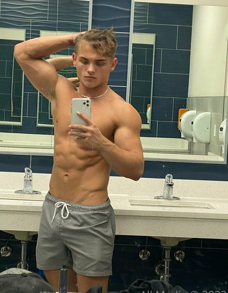 taylorsfree actrice nue galerie