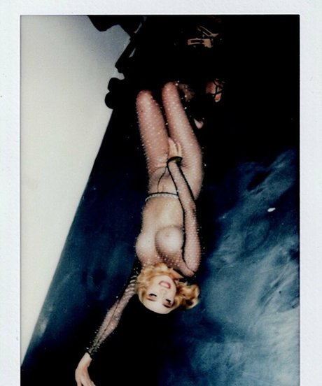 Kim Petras modèle pornographique photo