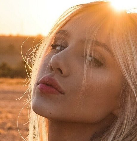 Sara Hardel actrice sexy images