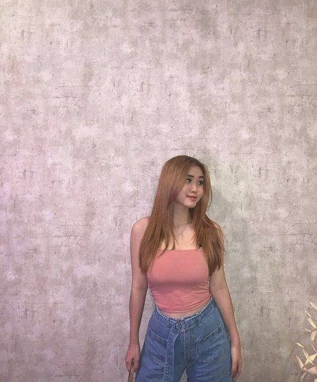 Anastasya Khosasih actrice sexy galerie