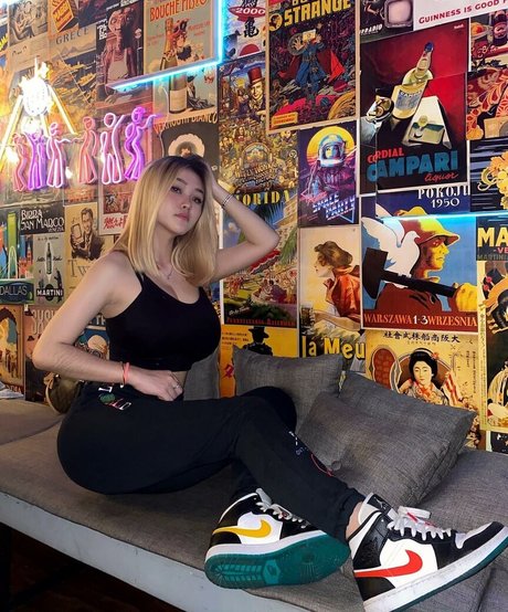 Anastasya Khosasih modèle sexy galeries