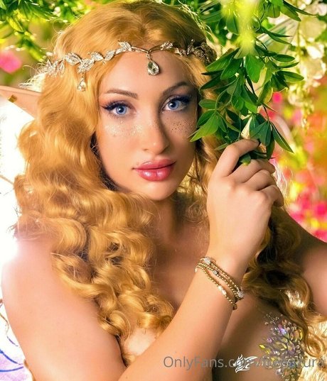 freeazura actrice érotique photos