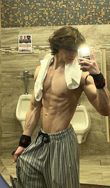 nate shreds mannequin photos