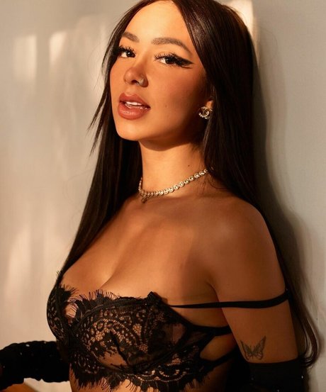 Caelike star du porno chaud image