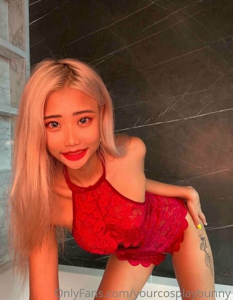 blondasian modèle chaud photo