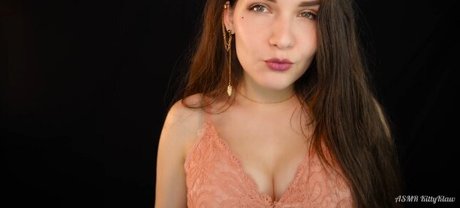 KittyKlaw ASMR star du porno adulte archive