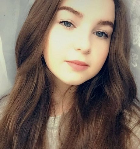 valya_ modèle érotique collection