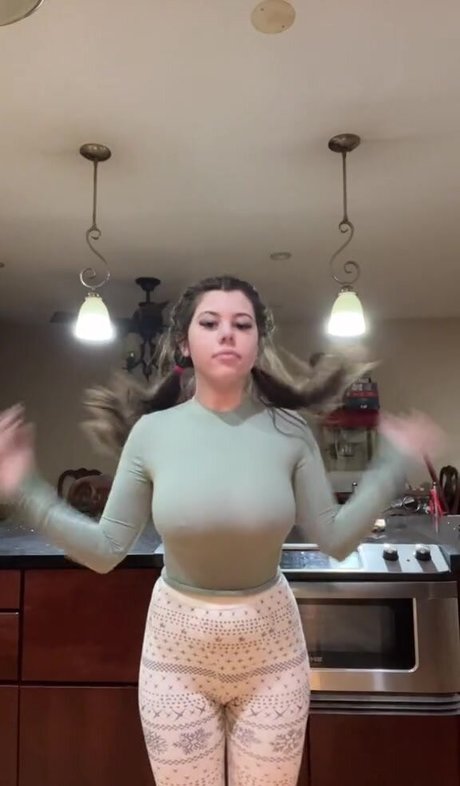 bethanylouwhoo art modèle img