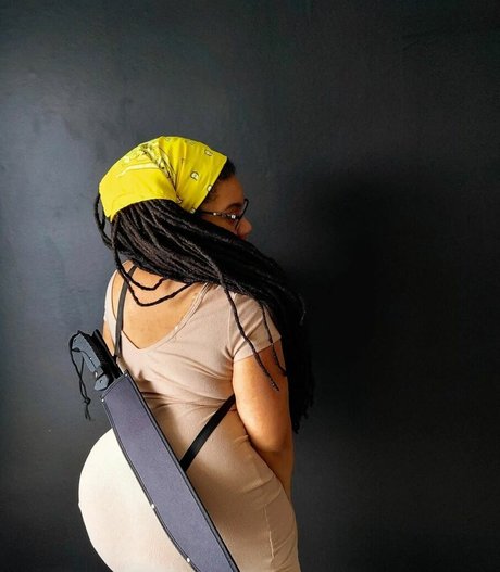 Locked Honey Princess actrice chaude img