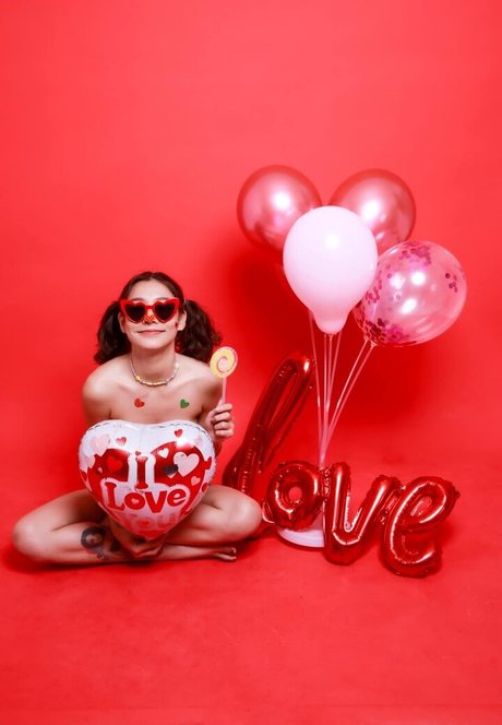 Jele Ramida étoile nue galeries