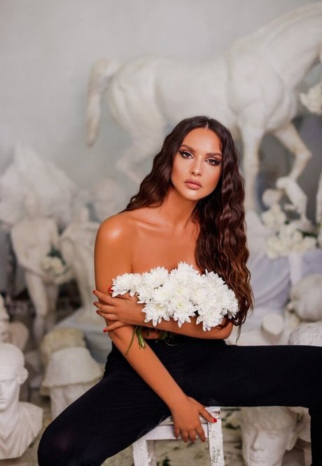 Oriola Marashi star du porno sympa collection