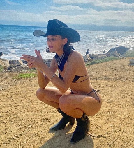 Bec Lauder actrice chaude galeries