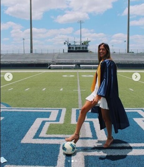 Emily Legler haut étoile archive