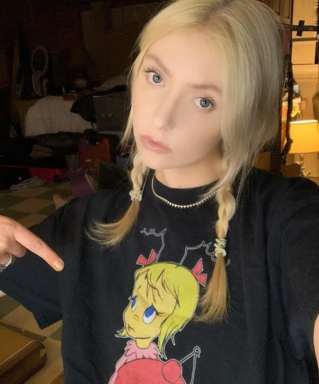Taylor Momsen belle star du porno img