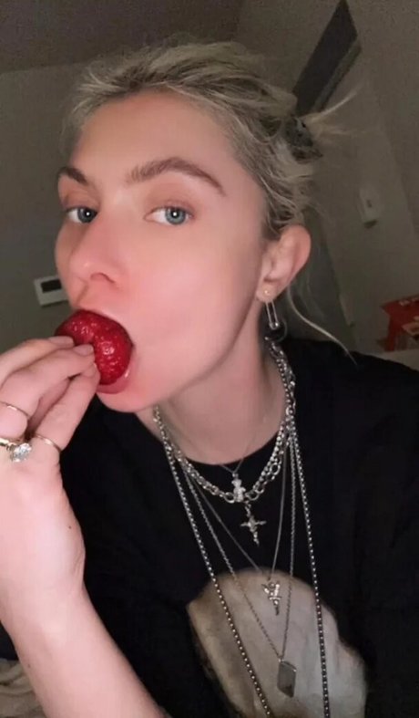 Taylor Momsen actrice porno archive