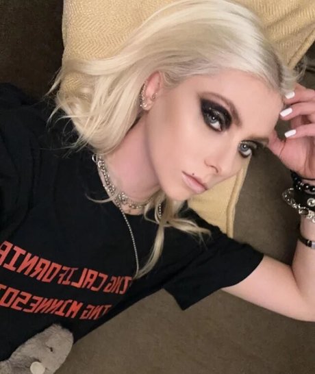 Taylor Momsen étoile img