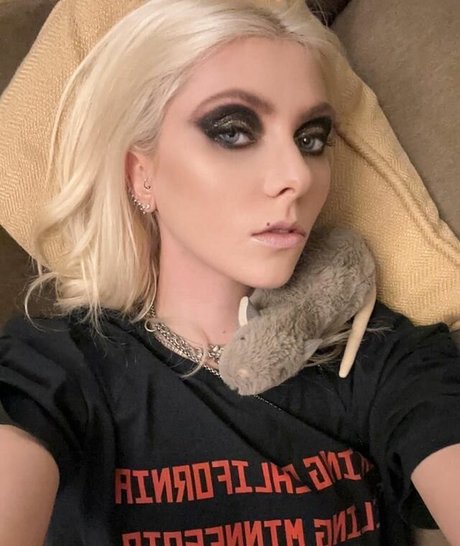 Taylor Momsen star du porno image