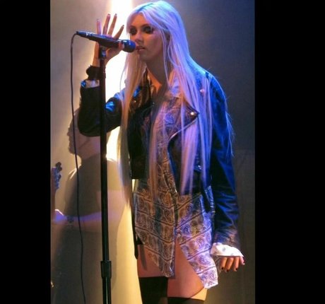 Taylor Momsen modèle joli galeries