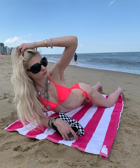 Taylor Momsen art star du porno photos