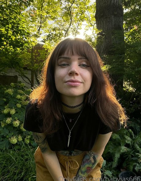 fans de gros seins matures uniquement haut nu image