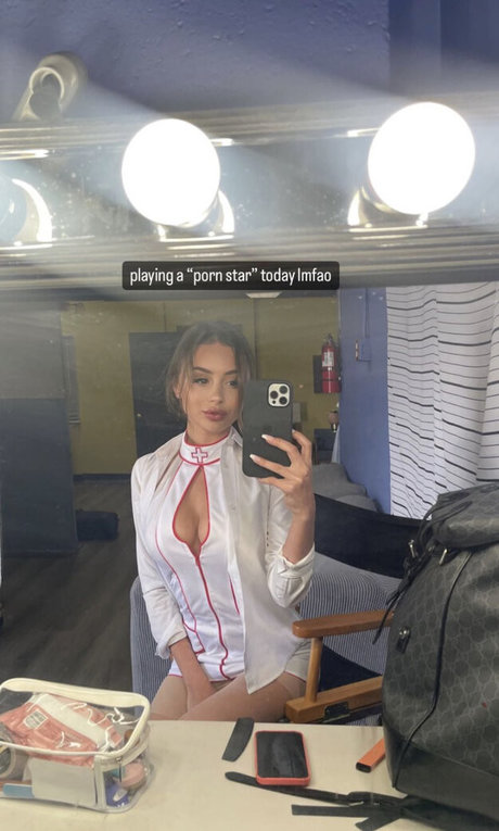 Royalwednesday actrice artistique collection