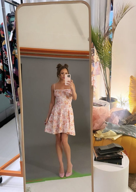 Royalwednesday actrice nue galeries