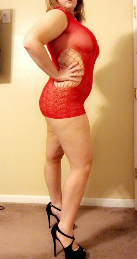 milf aux cheveux noirs onlyfans nu exclusif image