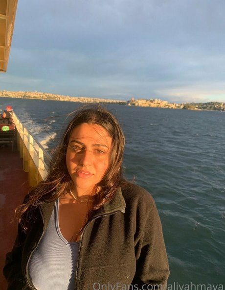 aliyahmaya modèle sympa galerie